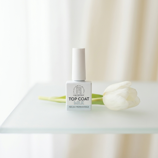Top Coat Milk Grimory su vetro satinato con tulipano bianco