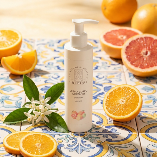 Crema Corpo Agrumi Grimory su piastrelle mediterranee