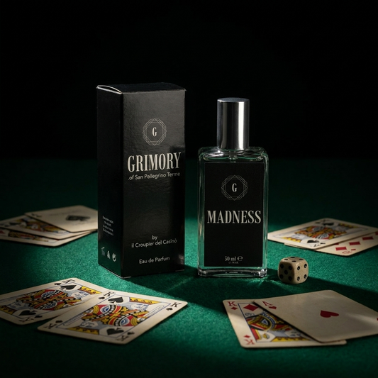 Madness Grimory eau de parfum su tavolo da casinò